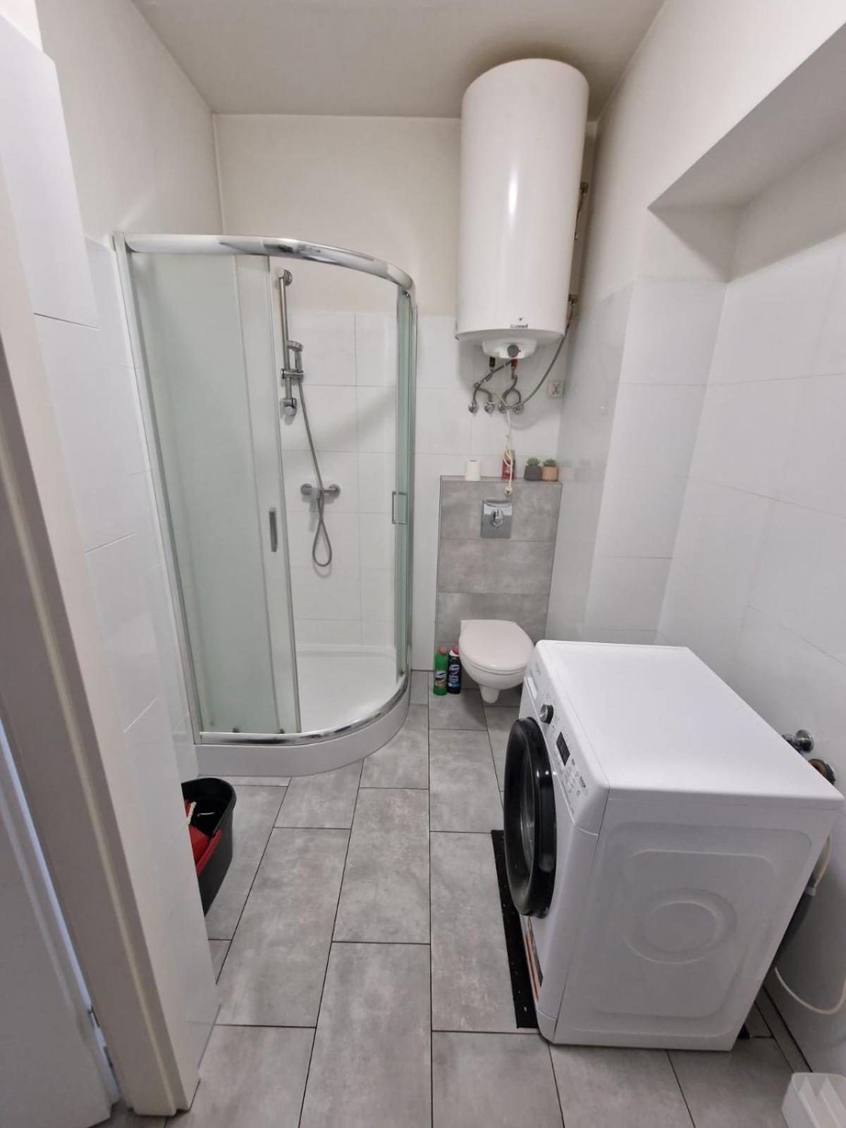 Apartament W Koninie Przy Ul. Wiosny Ludow โคนิน ภายนอก รูปภาพ